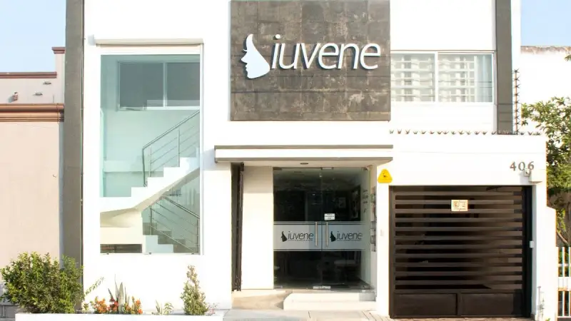 Fachada del consultorio de Odontología Integral y Especializada (OIYE) en Palos Prietos, Mazatlán